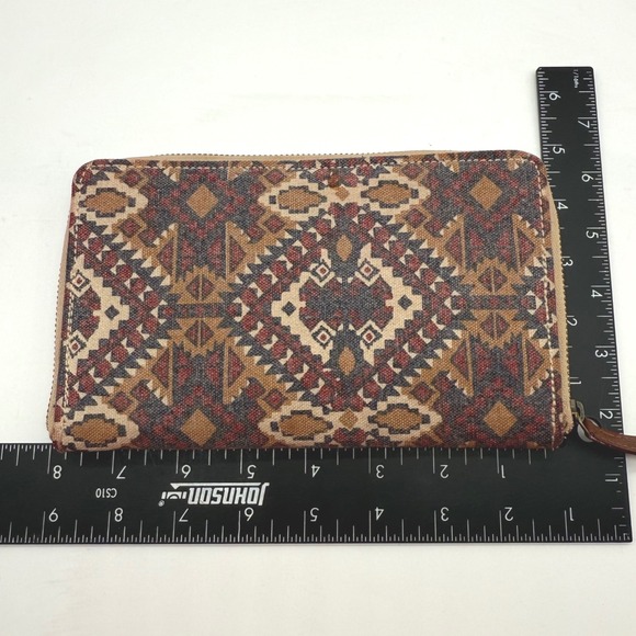Bella‎ Taylor Wallet Clutch Aztec Print Zip Around great fade look Womens - Picture 4 of 13
